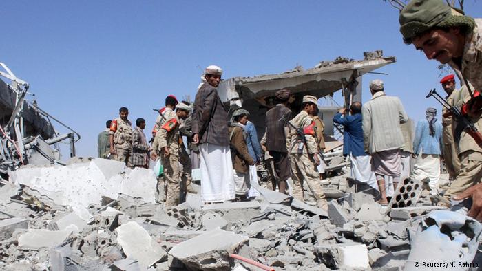 غارة للتحالف العربي تقتل 45 يمنياً في مخيم للنازحين
