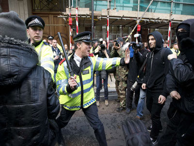 مصادمات خلال احتجاج لآلاف الطلاب بوسط لندن