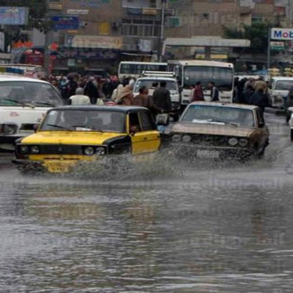 أمطار غزيرة تصيب الإسكندرية وغرق عدد من الشوارع