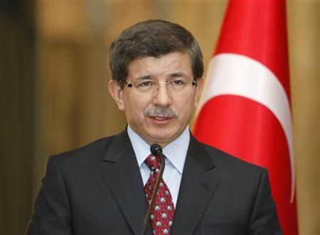 رئيس وزراء تركيا يساوي بين نتنياهو ومنفذي هجمات باريس