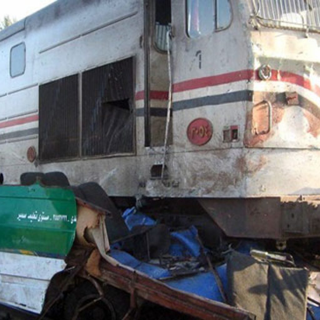 وفاة 6 أشخاص في تصادم قطار بسيارة بالعياط