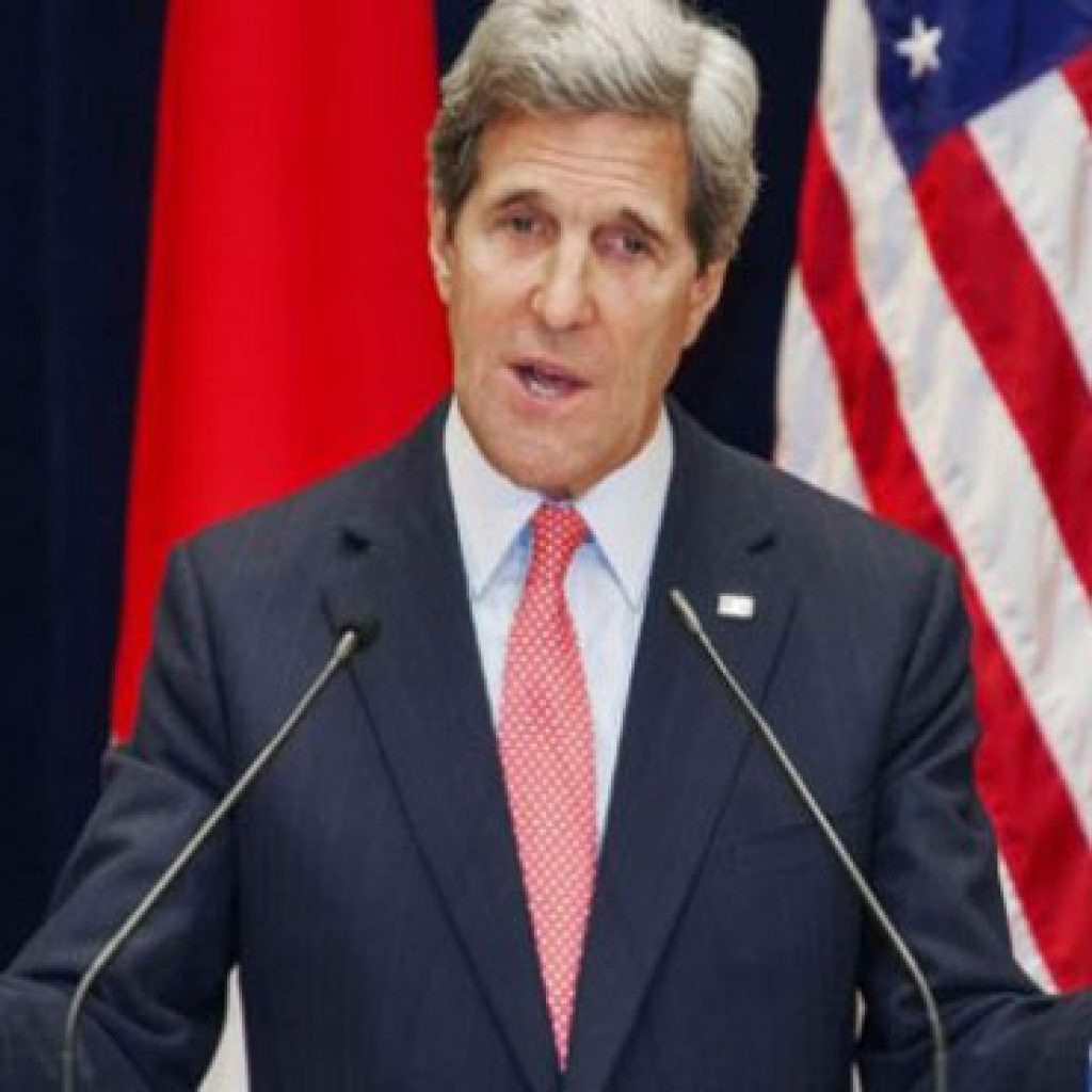 كيري: لا تفكير في تمديد مهلة مفاوضات إيران النووية