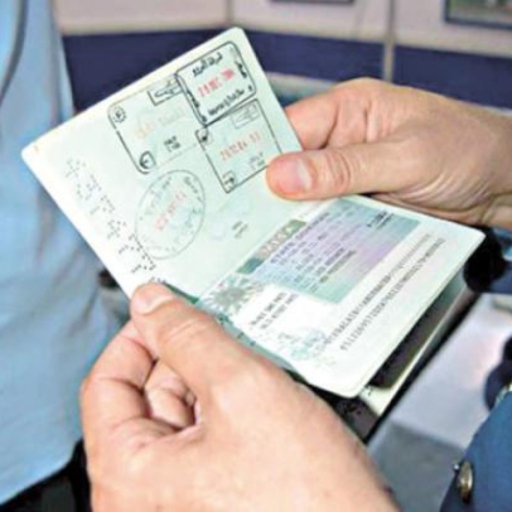 تأشيرات بالمطار للهنود والفلبينيين والباكستانيين