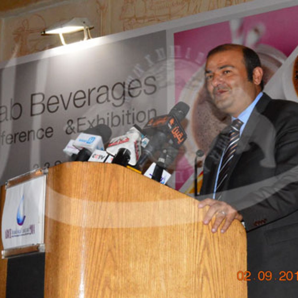 حنفي يطالب بإزالة الحواجز الجمركية بين شركات المشروبات العربية