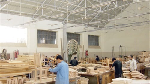 «مواد البناء» : مصانع وورش الموبيليا تعاني نقص المعروض من الأخشاب (فيديو)