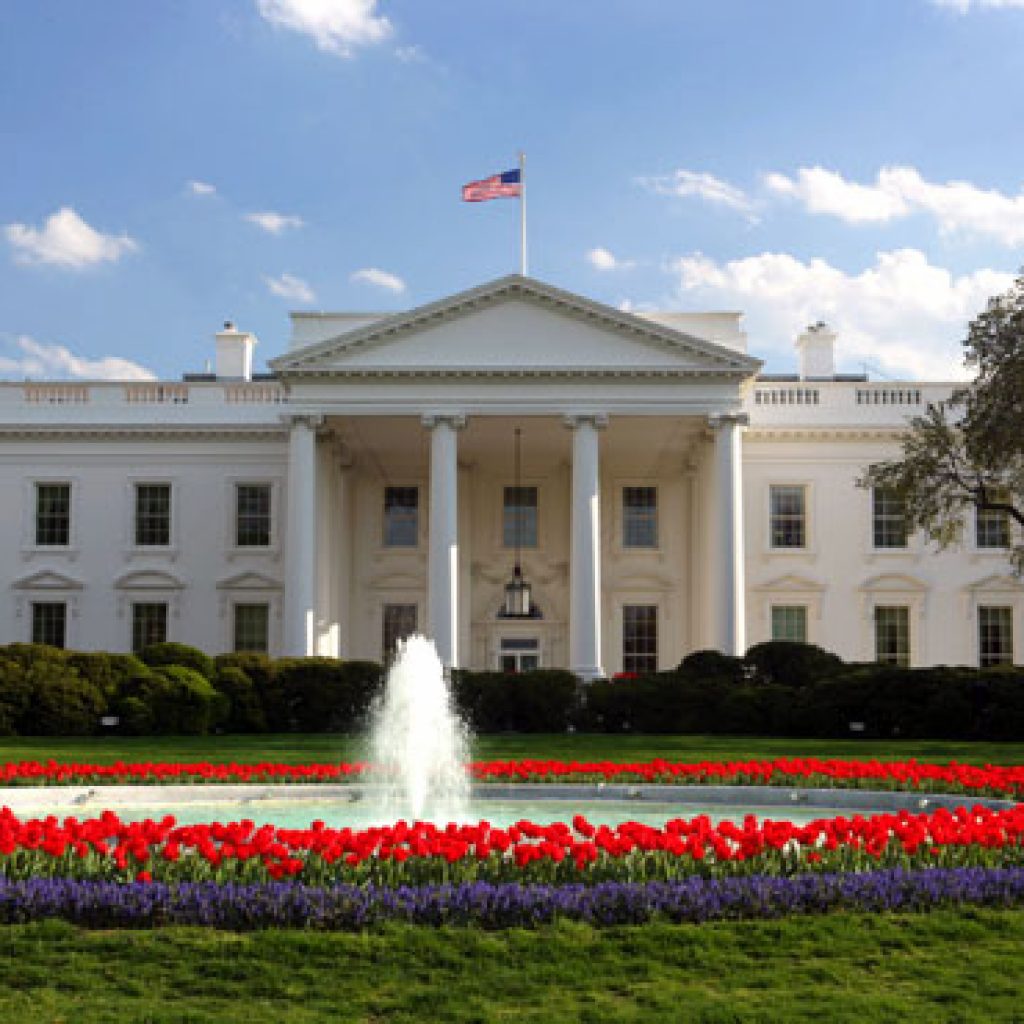 البيت الأبيض يطلب مد حظر «هواوي» لعامين