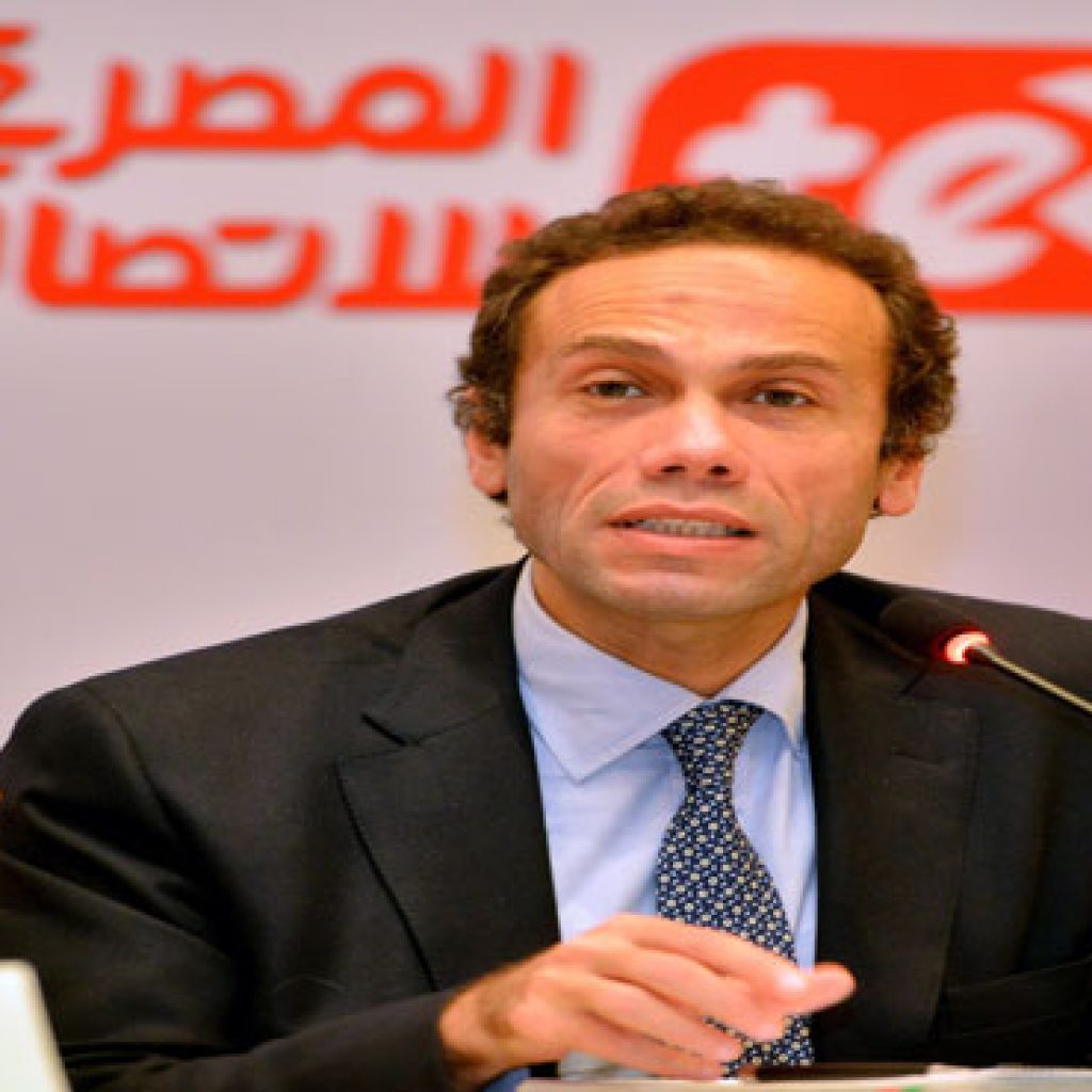 المصرية للاتصالات ترهن بيع حصتها لـ فودافون بشراء ترددات
