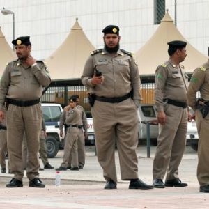 فيديو من الداخل .. لحظة تفجير مسجد الشيعة في السعودية