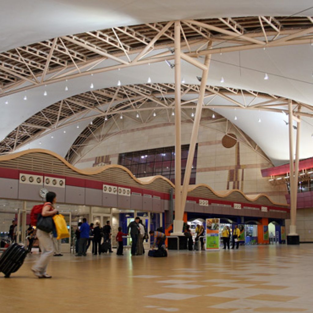 مطار شرم الشيخ يستقبل 50 رحلة دولية وداخلية