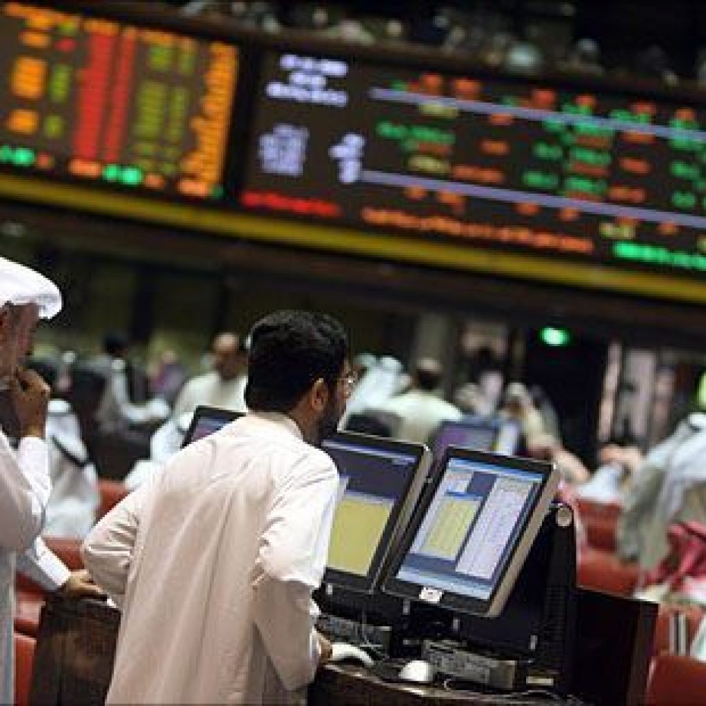 مؤشرات شاشات الأسهم الخليجية ترتد للصعود