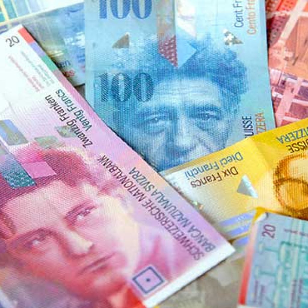 سويسرا تحاول تهدئة الأسواق بعد زلزال رفع سقف العملة