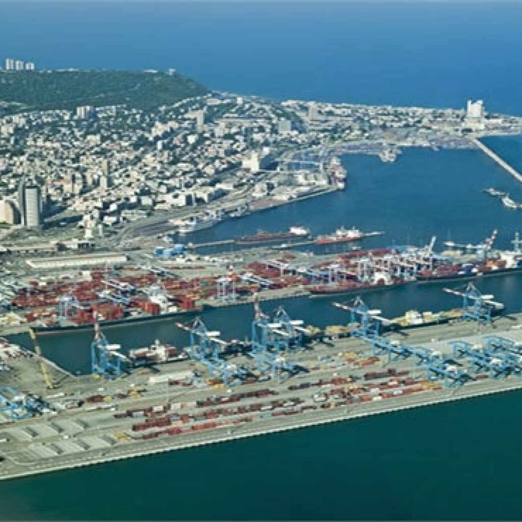«يديعوت أحرونوت» :  وصول أول سفينة شحن إماراتية إلي ميناء حيفا الإسرائيلي