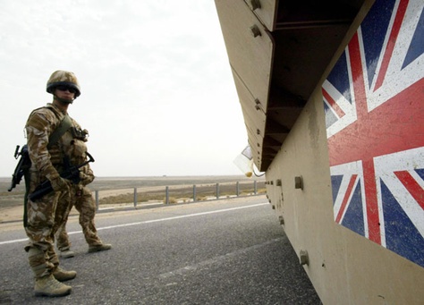 ضباط بريطانيون يساعدون فرنسا بعد تكدس المسافرين