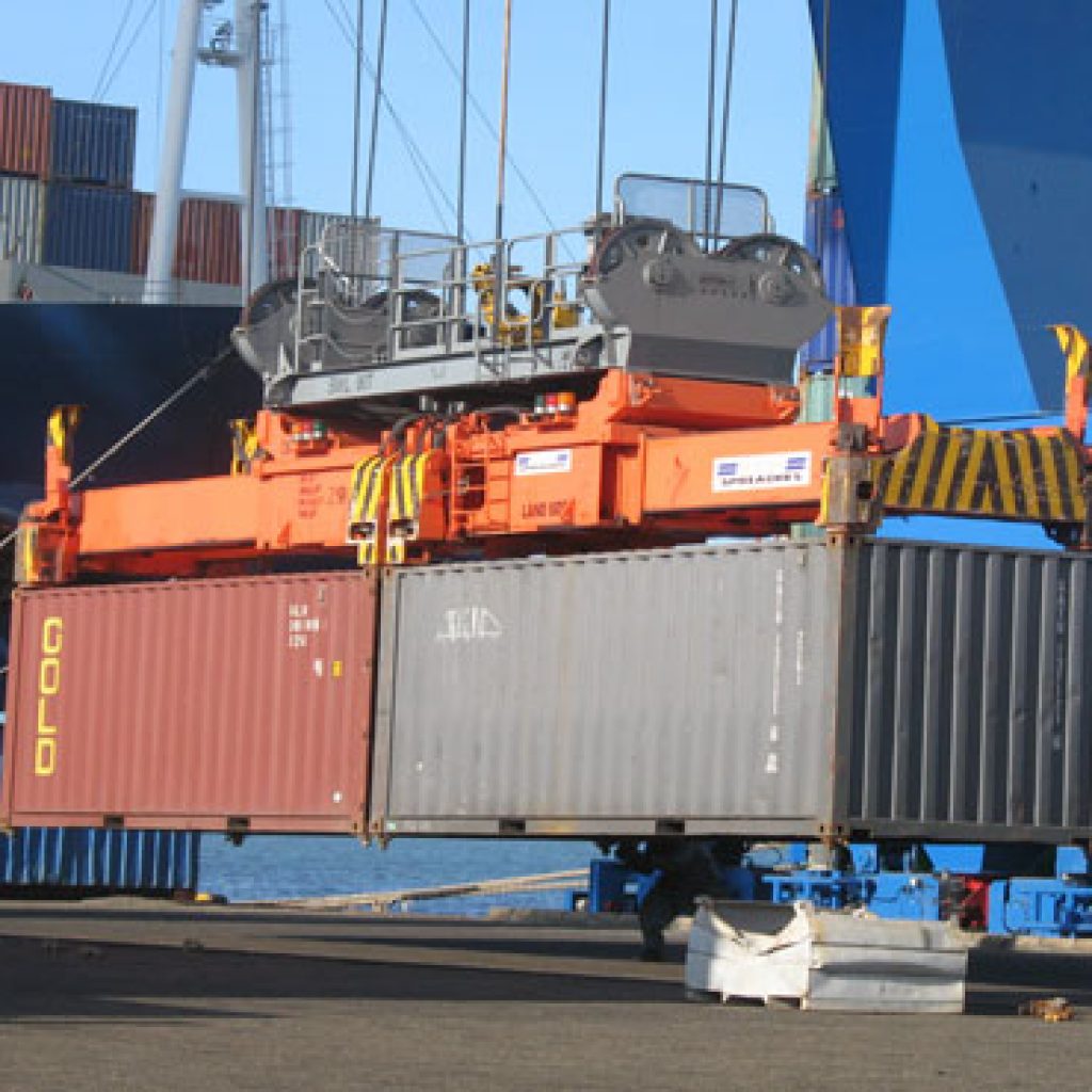 ميناء دمياط يستقبل 7 سفن بضائع عامة اليوم الإثنين