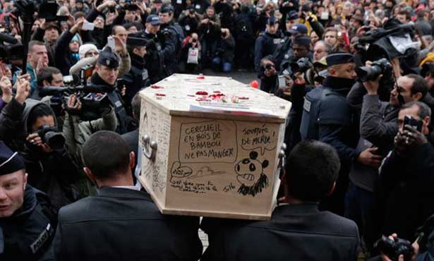 تشييع جثمان رسام كاريكاتير بـ”شارل إبدو” وسط باريس