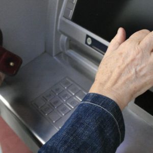الحكومة: لا صحة لصرف ماكينات الـ«ATM» ورق أبيض بدلًا من النقود