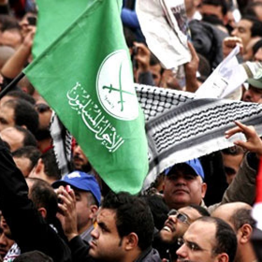 رويترز: أعضاء الإخوان المسلمين في قطر يرون أملا في العاهل السعودي الجديد !