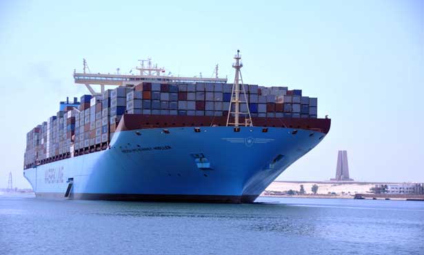 ميناء شرق بورسعيد يستقبل سفينة الحاويات العملاقة كريستينا