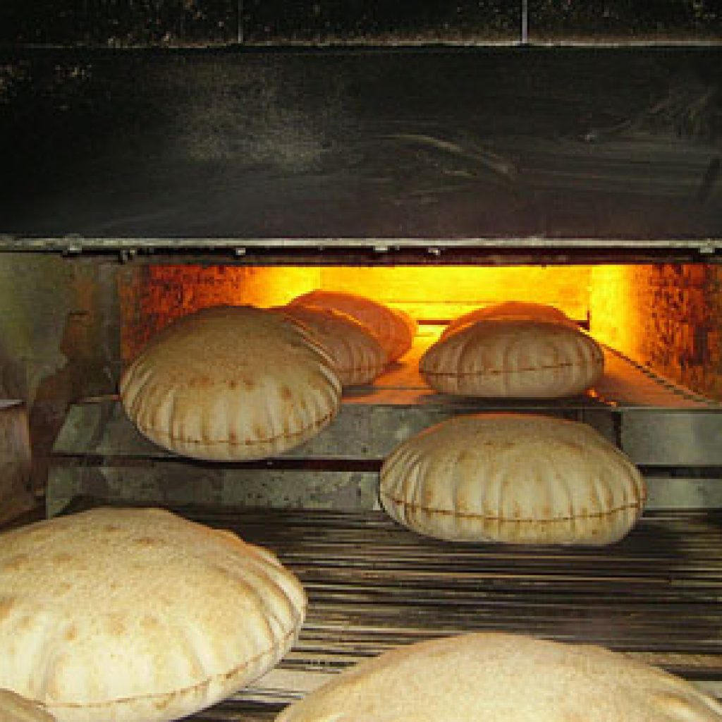 مخابز الإسكندرية تهدد بوقف إنتاج الخبز لحين إقالة مدير التموين