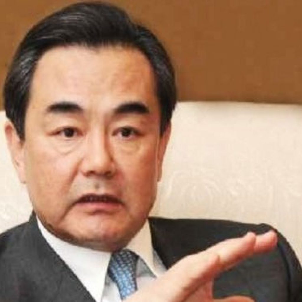 وزير خارجية الصين يؤنب كيرى على تأخره عن موعد لقائهما