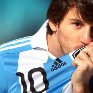 15.8 مليون متابع لهاشتاج اعتزال أم عودة ميسى للملاعب