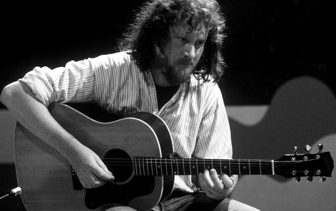 وفاة عازف الجيتار البريطاني رينبورن عن 70 عاما