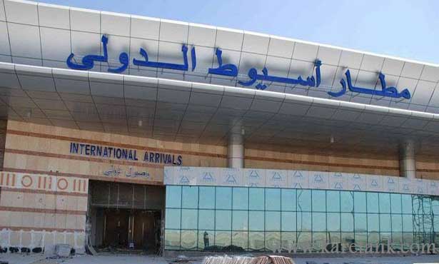 وزير الطيران المدنى يتفقد مطار أسيوط لمتابعة أعمال التطوير