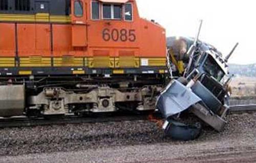 مقتل عشرة في تصادم بين قطار وحافلة في تكساس