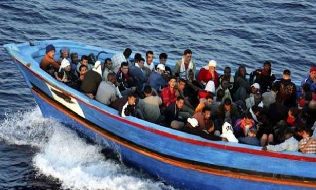 إنقاذ 2200 مهاجر قبالة سواحل ليبيا.. والعثور على 16 جثة