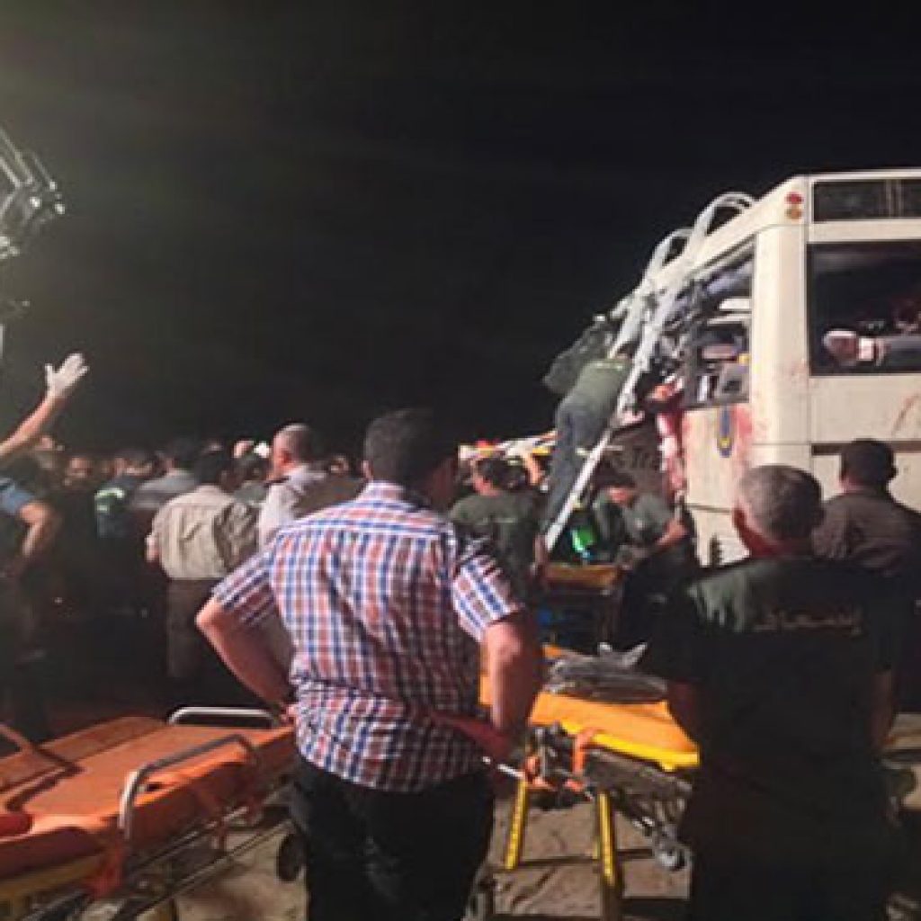الصحة: مصرع 15 شخصا في حادث تصادم بطريق سوهاج البحرالأحمر