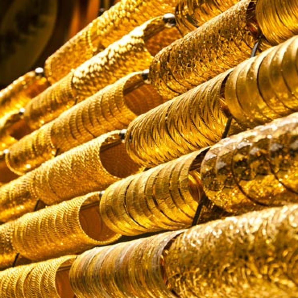 انخفاض الدولار يهبط بالذهب 4 جنيهات للجرام