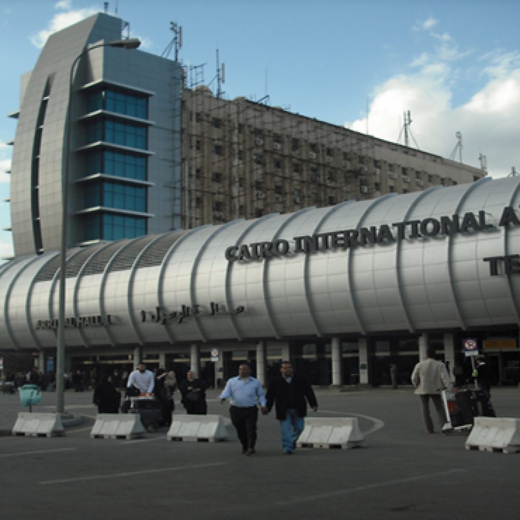 مطار القاهرة يشتري  4 ماكينات إلكترونية  " BIG " لمبنى 1