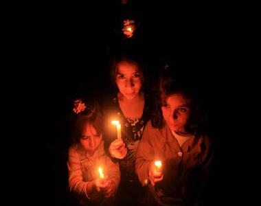 الإسكندرية تعود للظلام من جديد رغم وعود "الكهرباء" بحل الأزمة