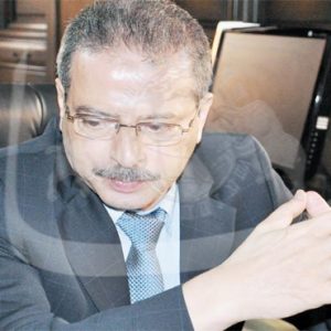 مفاوضات لتمويل استبدال مليون كشاف عمود إنارة