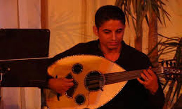 عازف العود أحمد نبيل يجهز لفرقة فنية جديدة