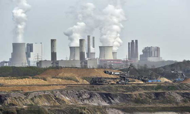 القضاء الهولندي يأمر الحكومة بخفض الانبعاثات الكربونية بنسبة 25 %