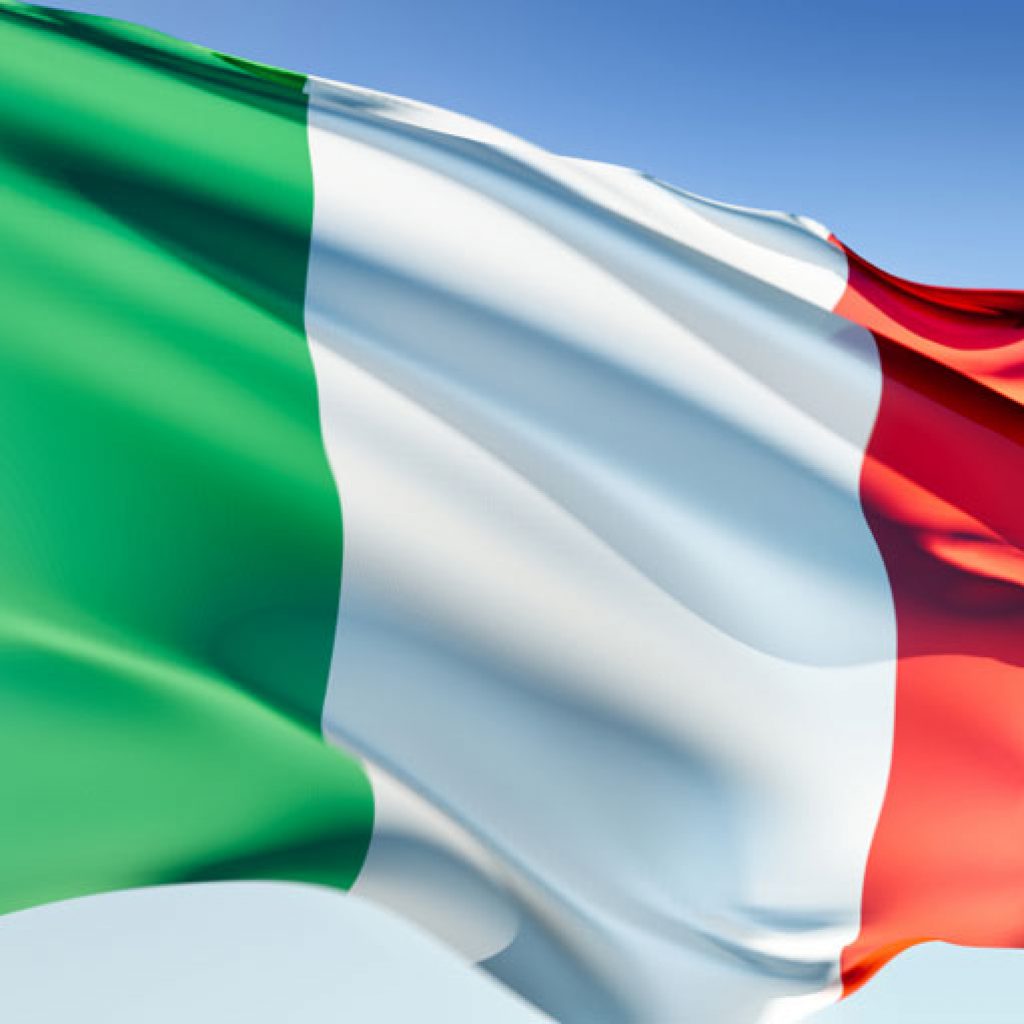 وزير الاقتصاد الإيطالي يستبعد تدخل الدولة لدعم البنوك