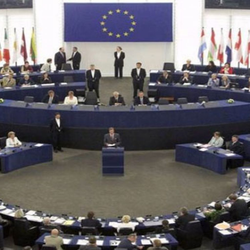 البرلمان الأوروبي يدعو مصر إلى الإفراج عن معتقلي الرأي
