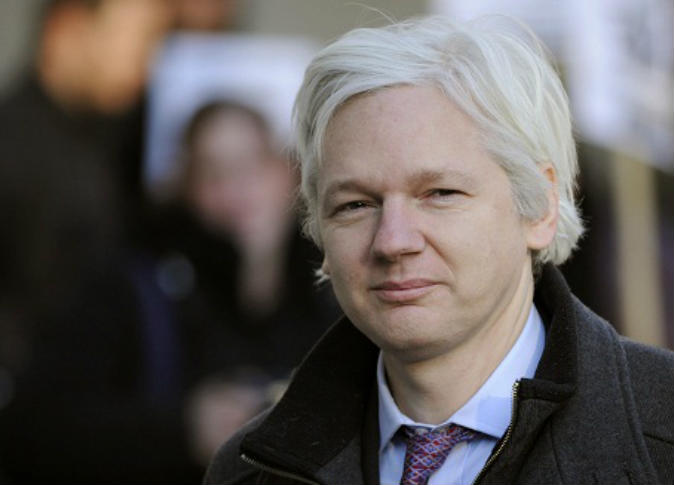 بريطانيا تعتقل جوليان أسانج مؤسس "ويكيليكس"