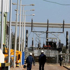 المصرية لنقل الكهرباء توقع عقد إنشاء محطة محولات وادي النطرون