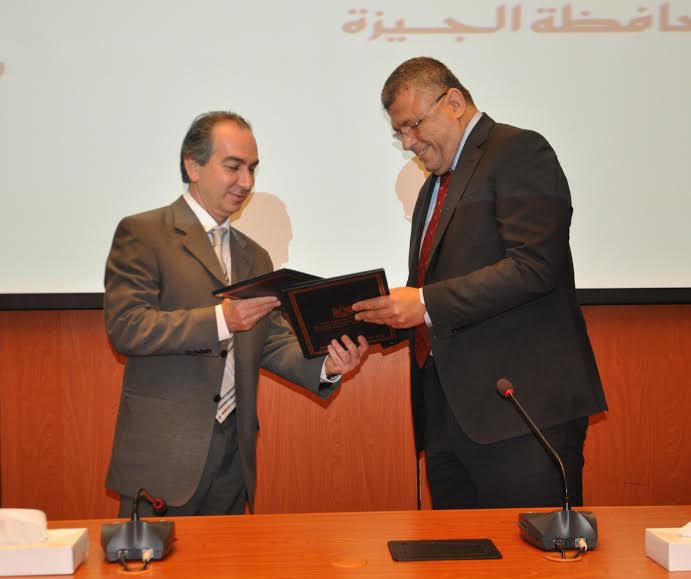 مذكرة تفاهم بين "الاتصالات" ومحافظة الجيزة