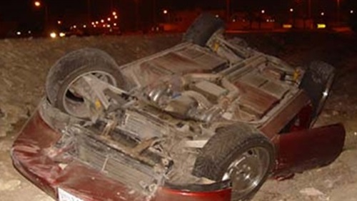 مصرع وإصابة 22 شخصا فى انقلاب سيارة على طريق سيوة
