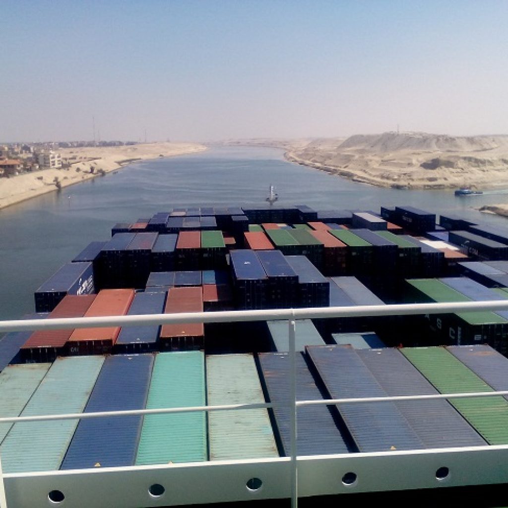 عبر ميناء «السخنة».. خط بحرى يبدأ نقل صادرات مصرية للولايات المتحدة