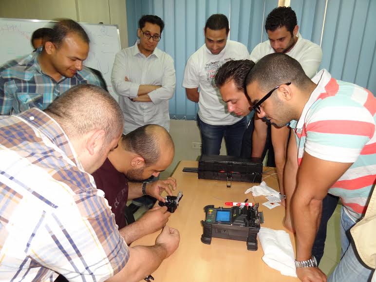 أكاديمية "هايتكنوفل" تدرب دفعة فى مجال الألياف الضوئية