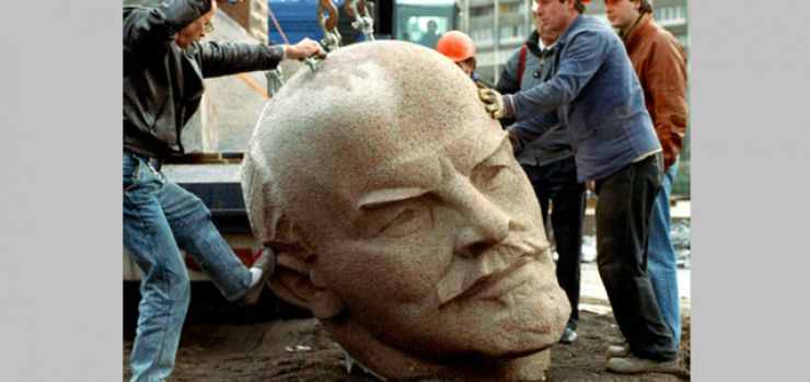 استخراج رأس لينين بعد 24 عاما من دفنه