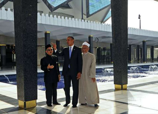 أوباما يقوم بأول زيارة لمسجد في الولايات المتحدة