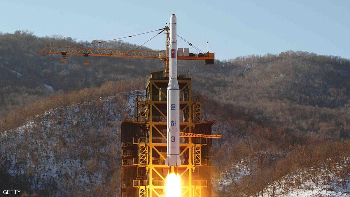 «سبيس إكس» تطلق أول صاروخ يحمل أقمارًا صناعية لتشغيل الإنترنت