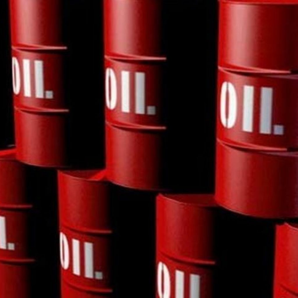 سعر برميل النفط يتراجع 5.45% في التعاملات الآسيوية
