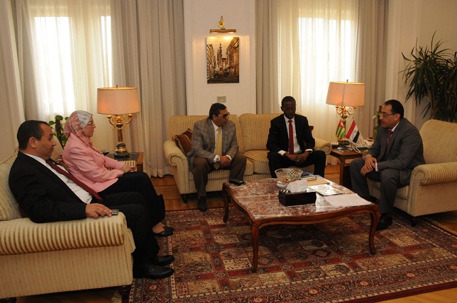 وزير إسكان توجو يطلب الاستعانة بالخبرة المصرية