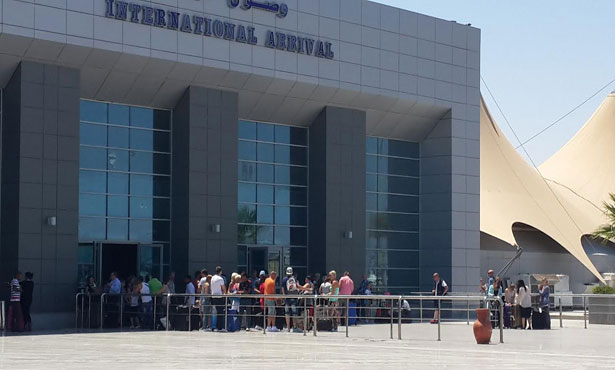نائب وزير الطيران : معدلات تشغيل الرحلات بمطاري شرم الشيخ والغردقة وصلت إلى 70%